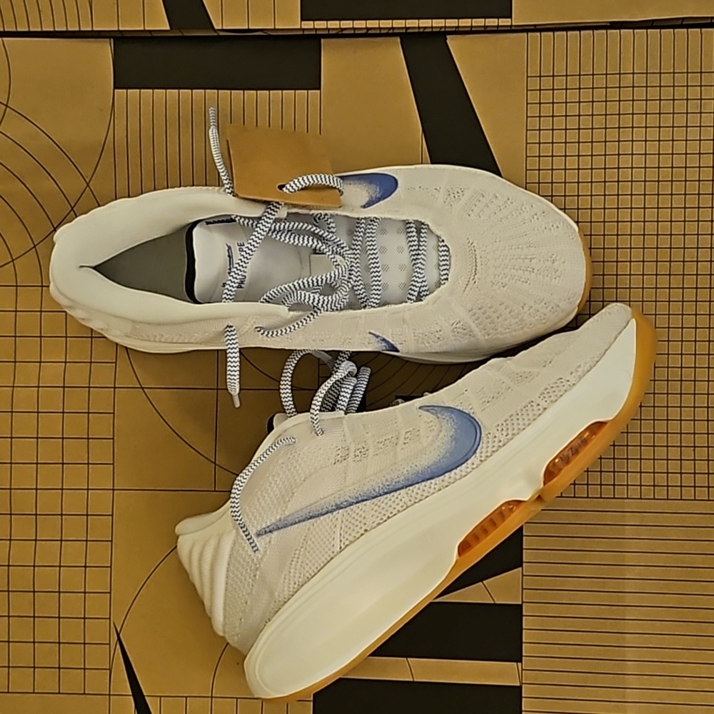 G.T. HUSTLE 3 FP size 10